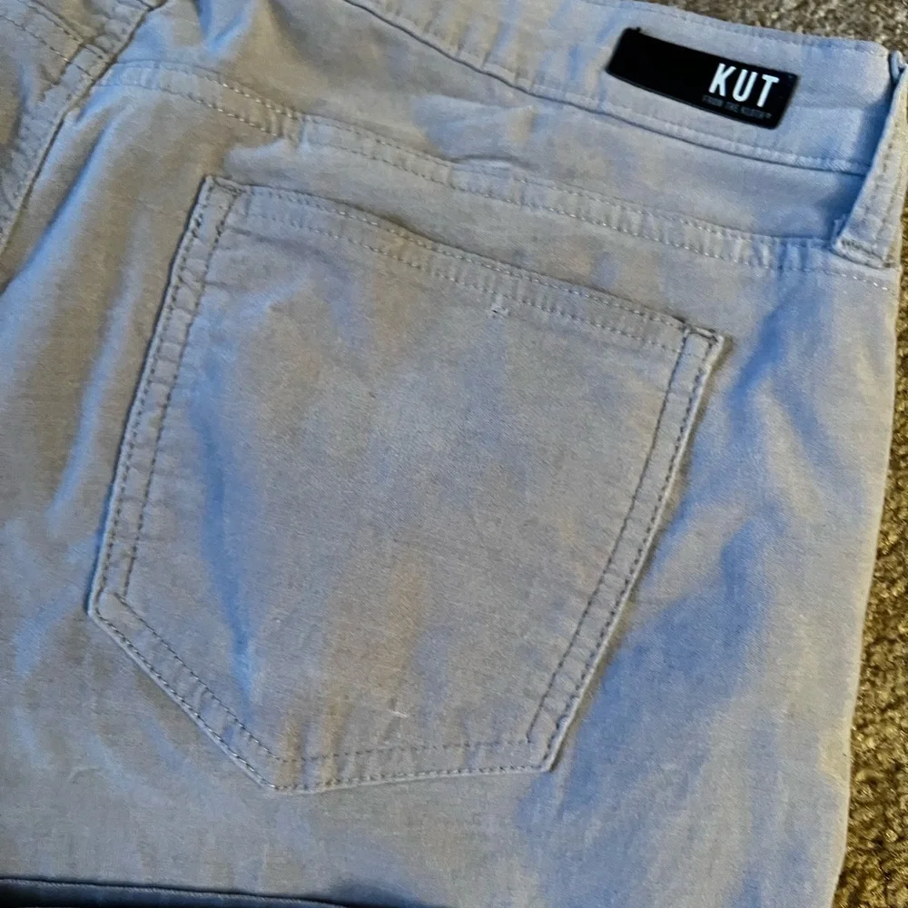 Kut from the Kloth Pale Gray Skinny Pants - Picture 7 of 9